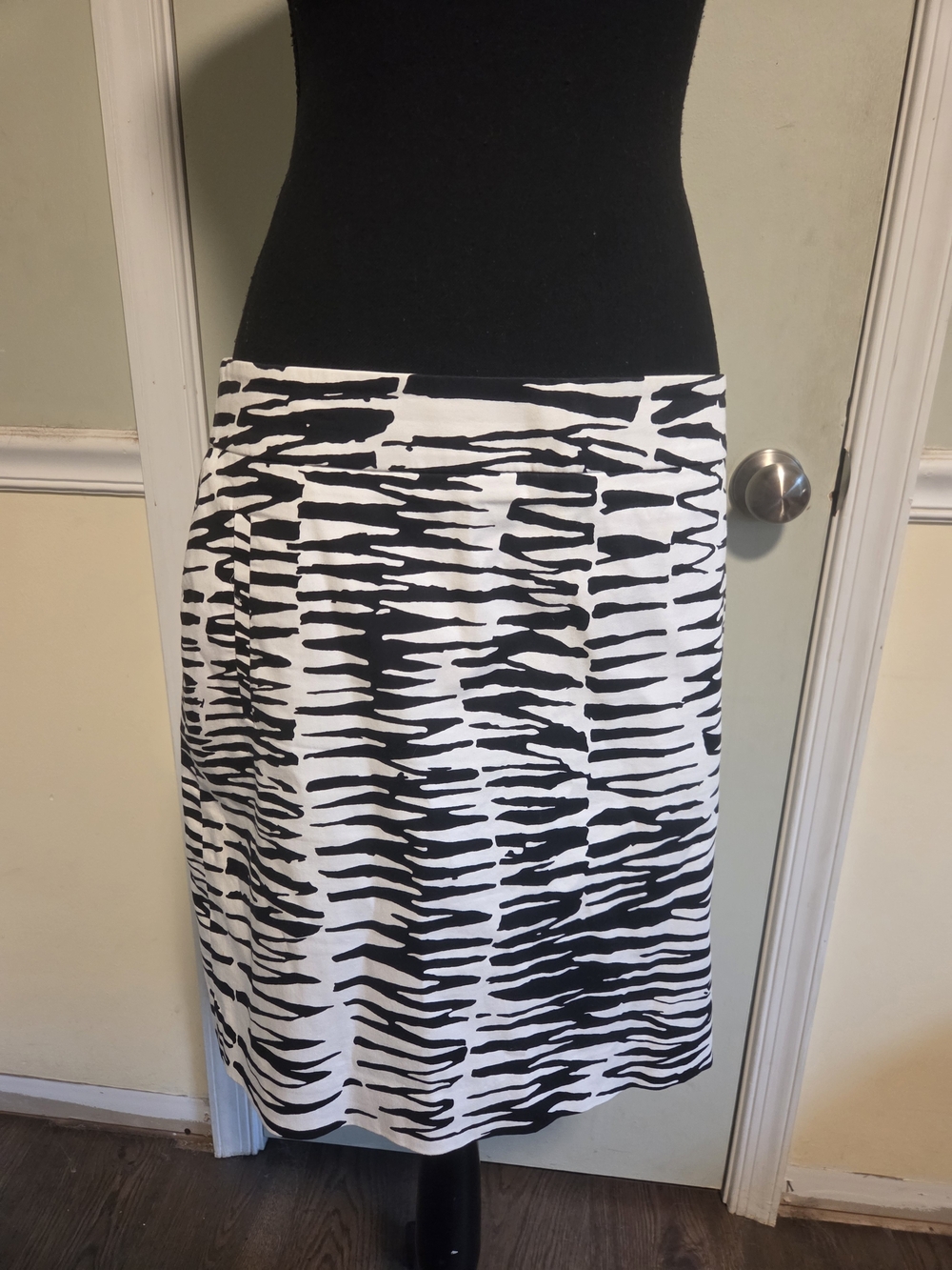 Banana Republic Black and White Abstract Midi Skirt